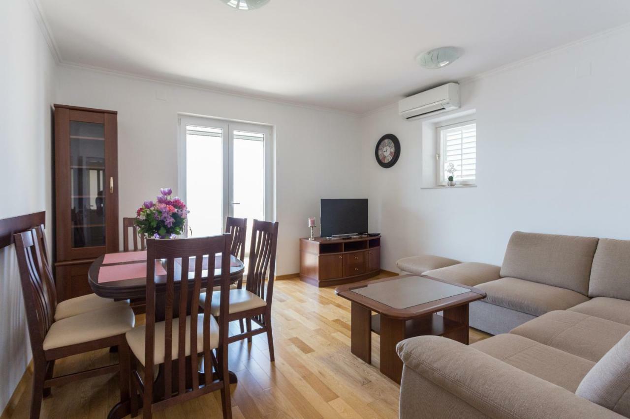 Jakov I Lucija Apartment *